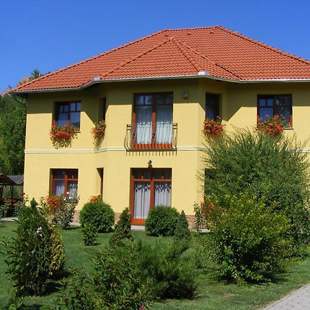 Voelgy Apartman Eger Exteriör bild