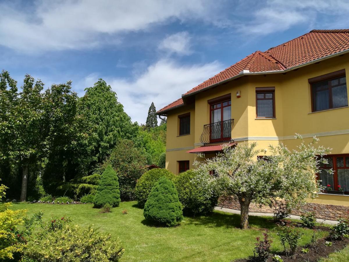 Voelgy Apartman Eger Exteriör bild