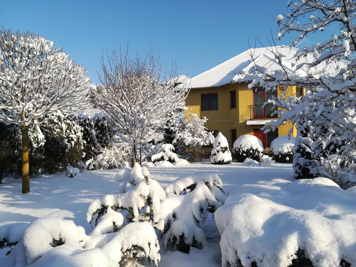 Voelgy Apartman Eger Exteriör bild