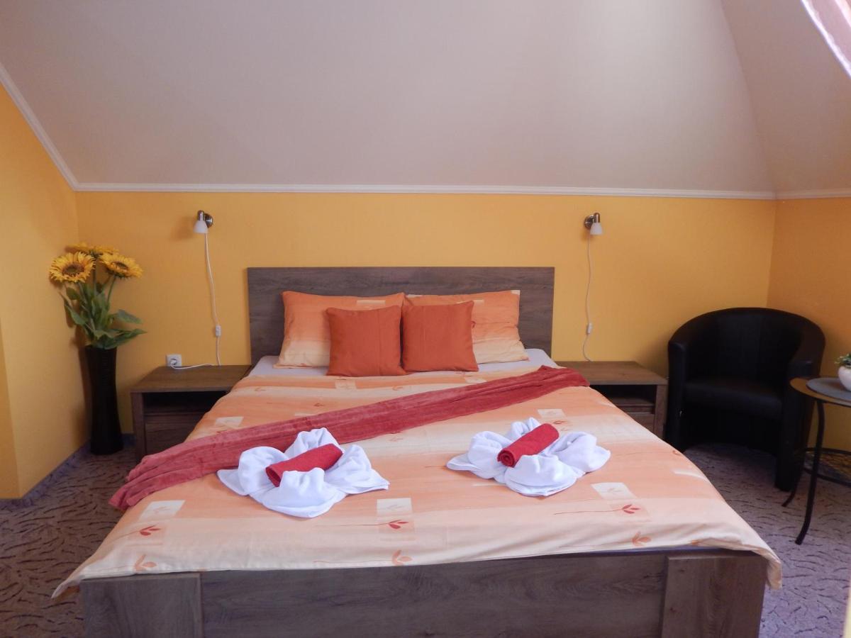 Voelgy Apartman Eger Exteriör bild