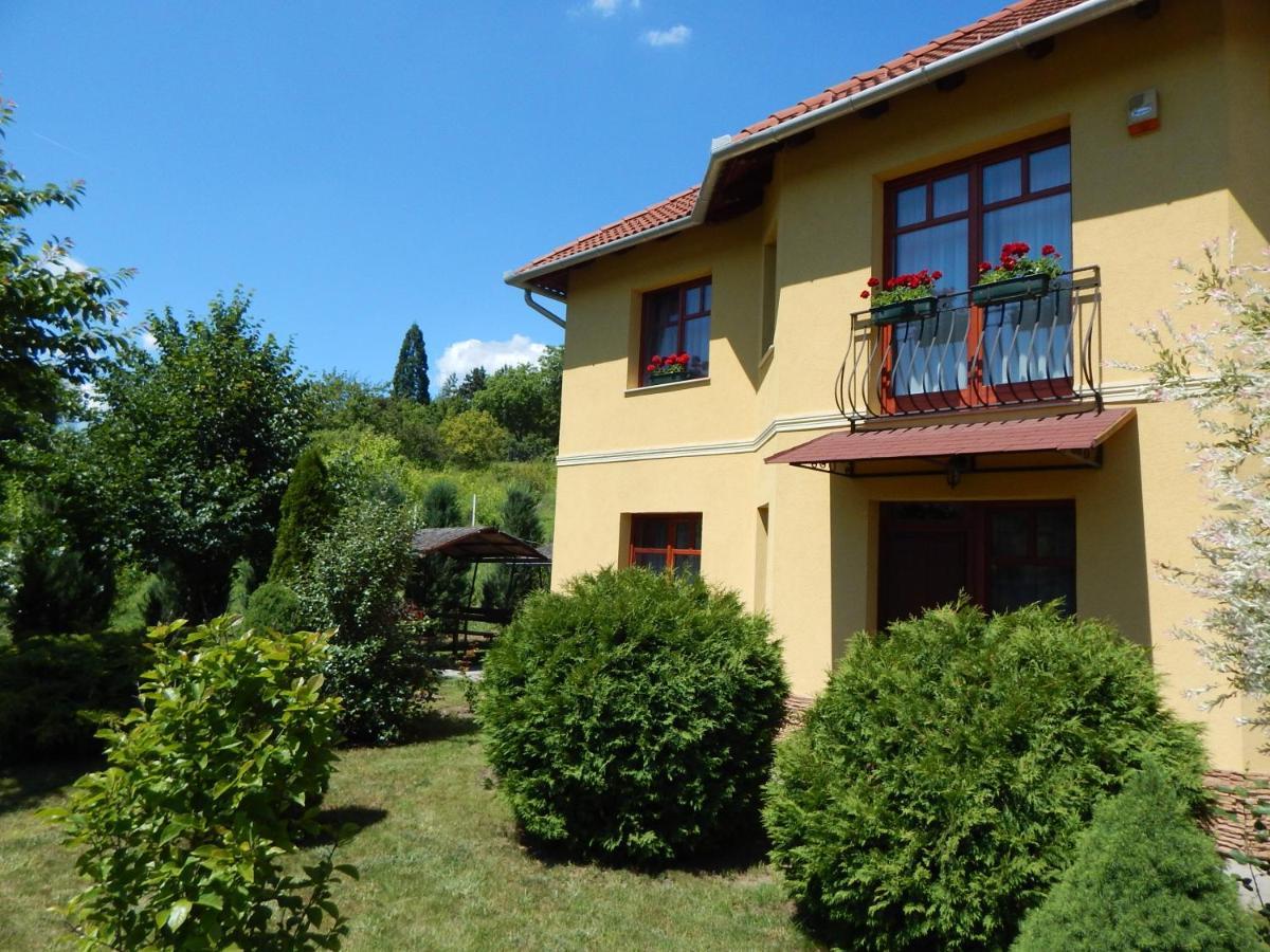 Voelgy Apartman Eger Exteriör bild