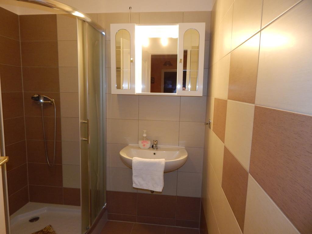 Voelgy Apartman Eger Exteriör bild