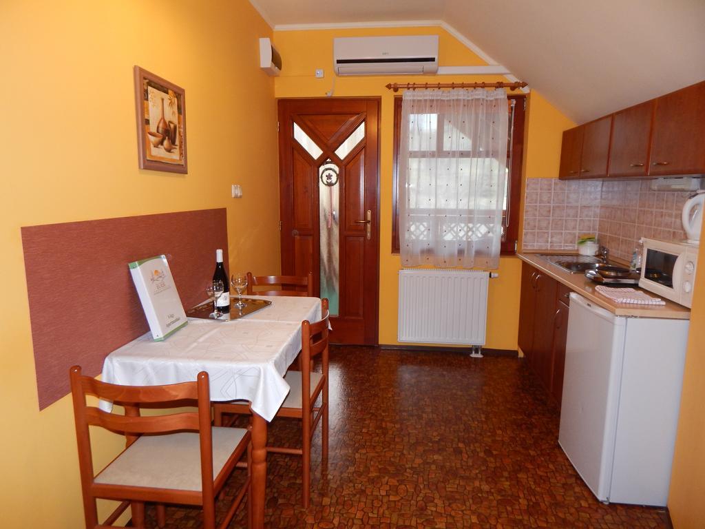Voelgy Apartman Eger Exteriör bild