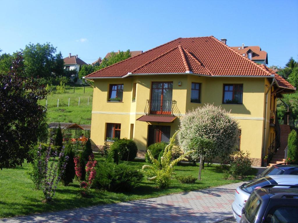 Voelgy Apartman Eger Exteriör bild